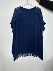 Blonde T-shirt med bord - ITJULI25 by Miss Chiara