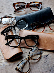 Læsebriller m. leopardmønster inkl. etui grå og sort by Chic Antique