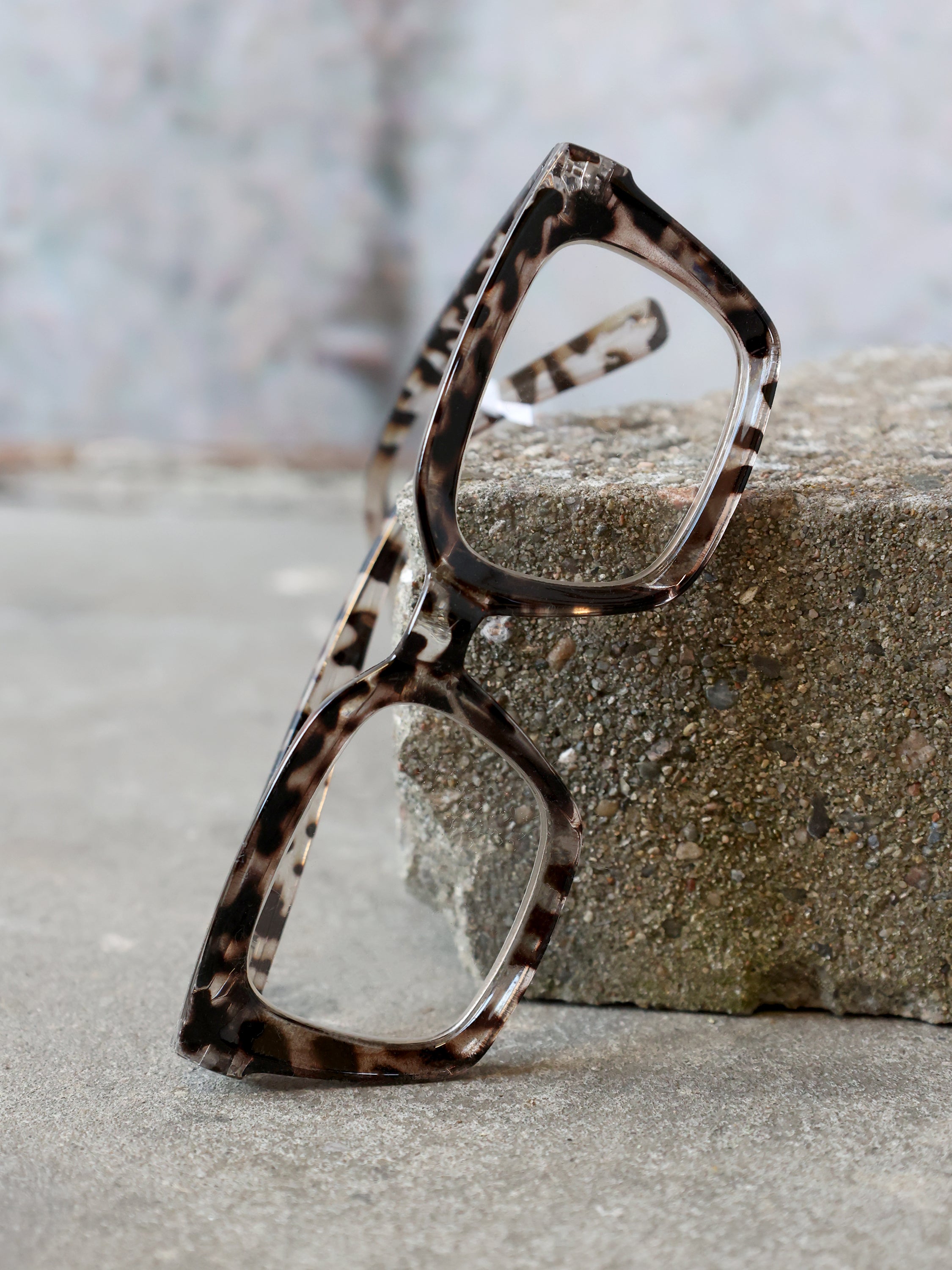 Læsebriller m. leopardmønster inkl. etui grå og sort by Chic Antique
