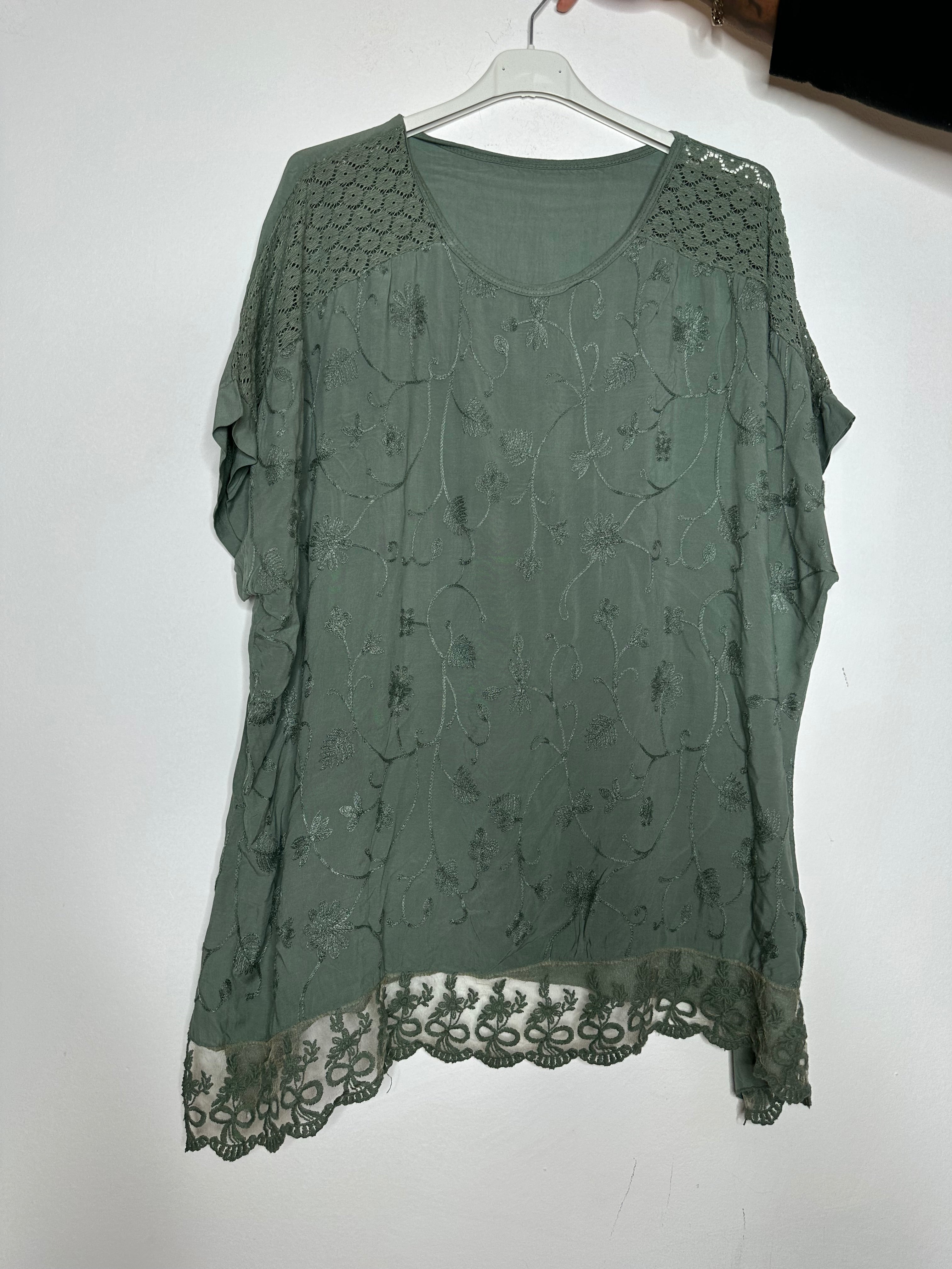 Blonde T-shirt med bord - ITJULI25 by Miss Chiara