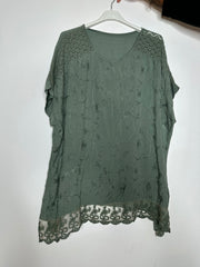 Blonde T-shirt med bord - ITJULI25 by Miss Chiara