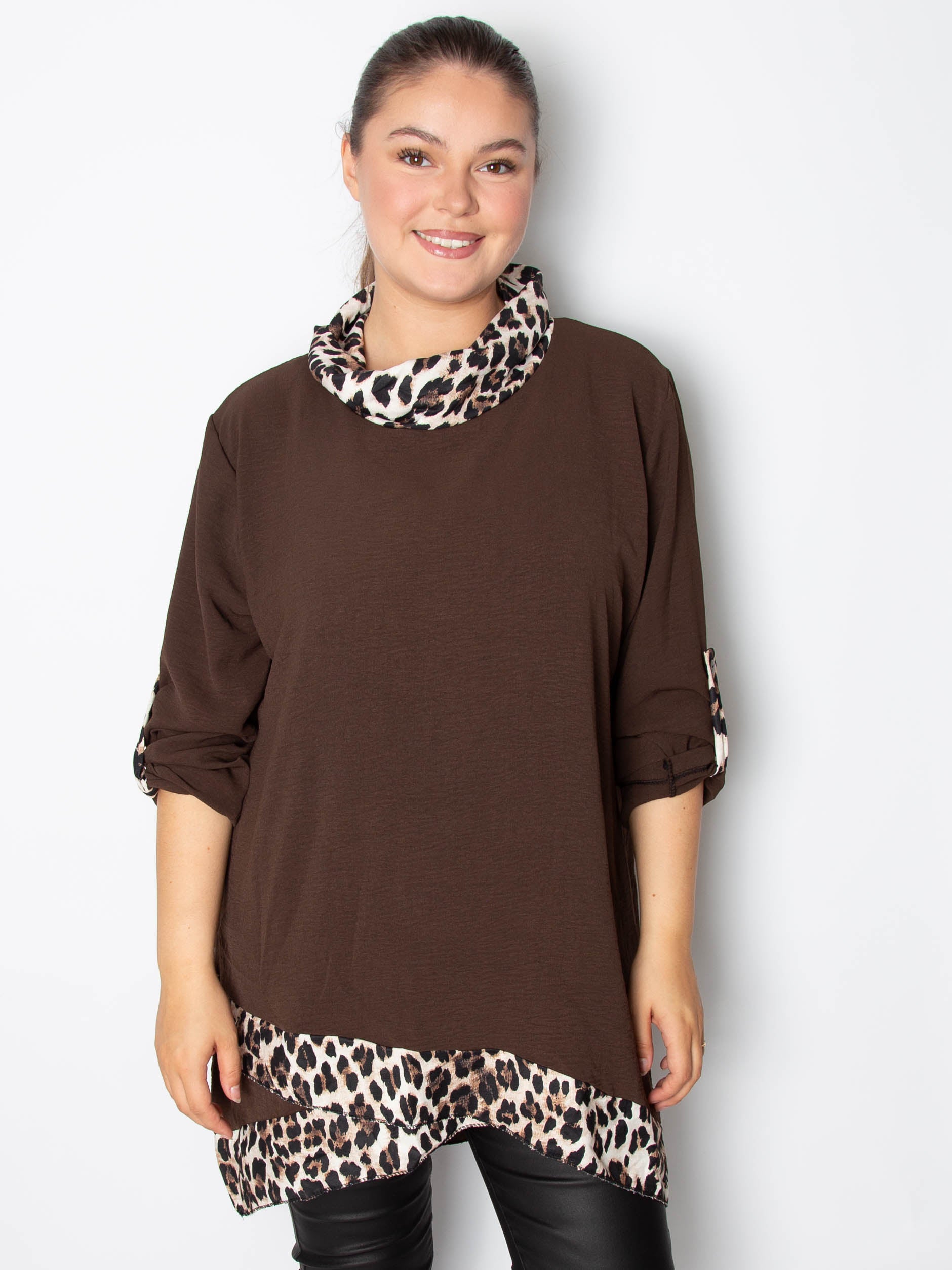 Asymmetisk bluse med leopard print