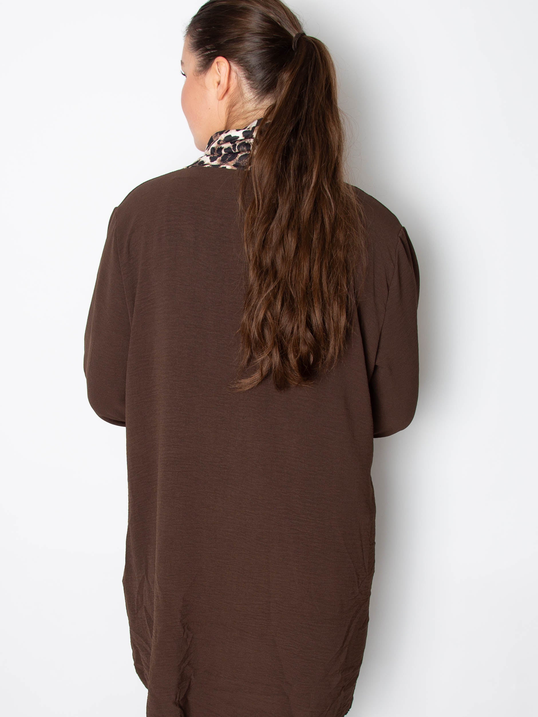 Asymmetisk bluse med leopard print