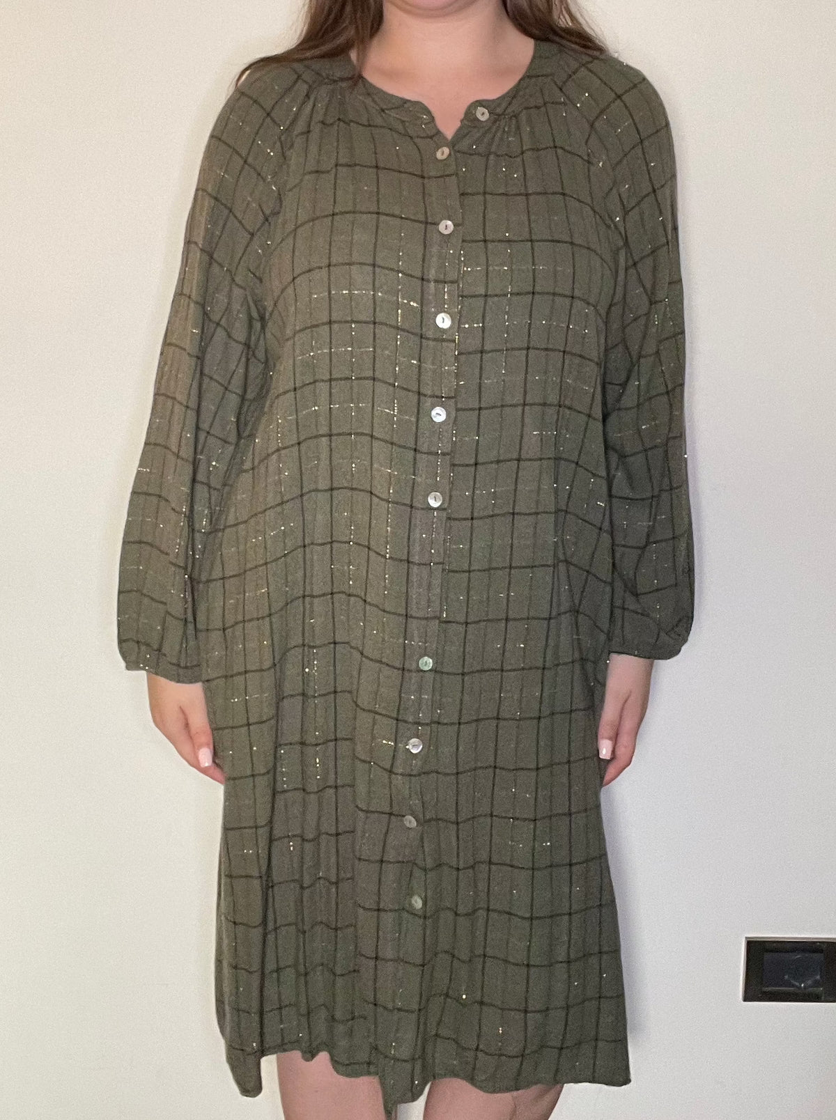 Lang skjorte med glimmer tern - Brystmål 140cm by Krone 1