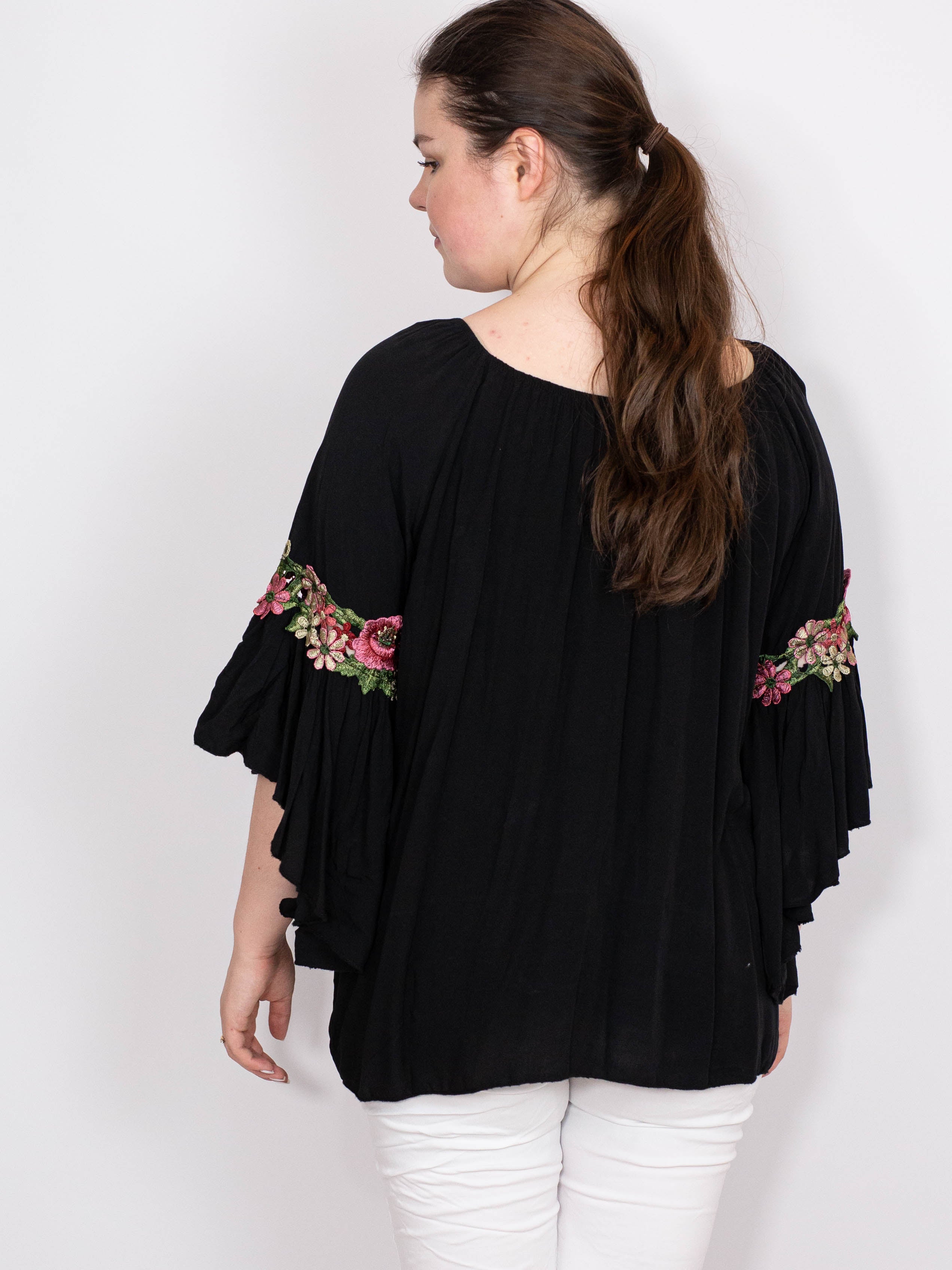 Bluse med blomster broderi - Brystmål 120cm