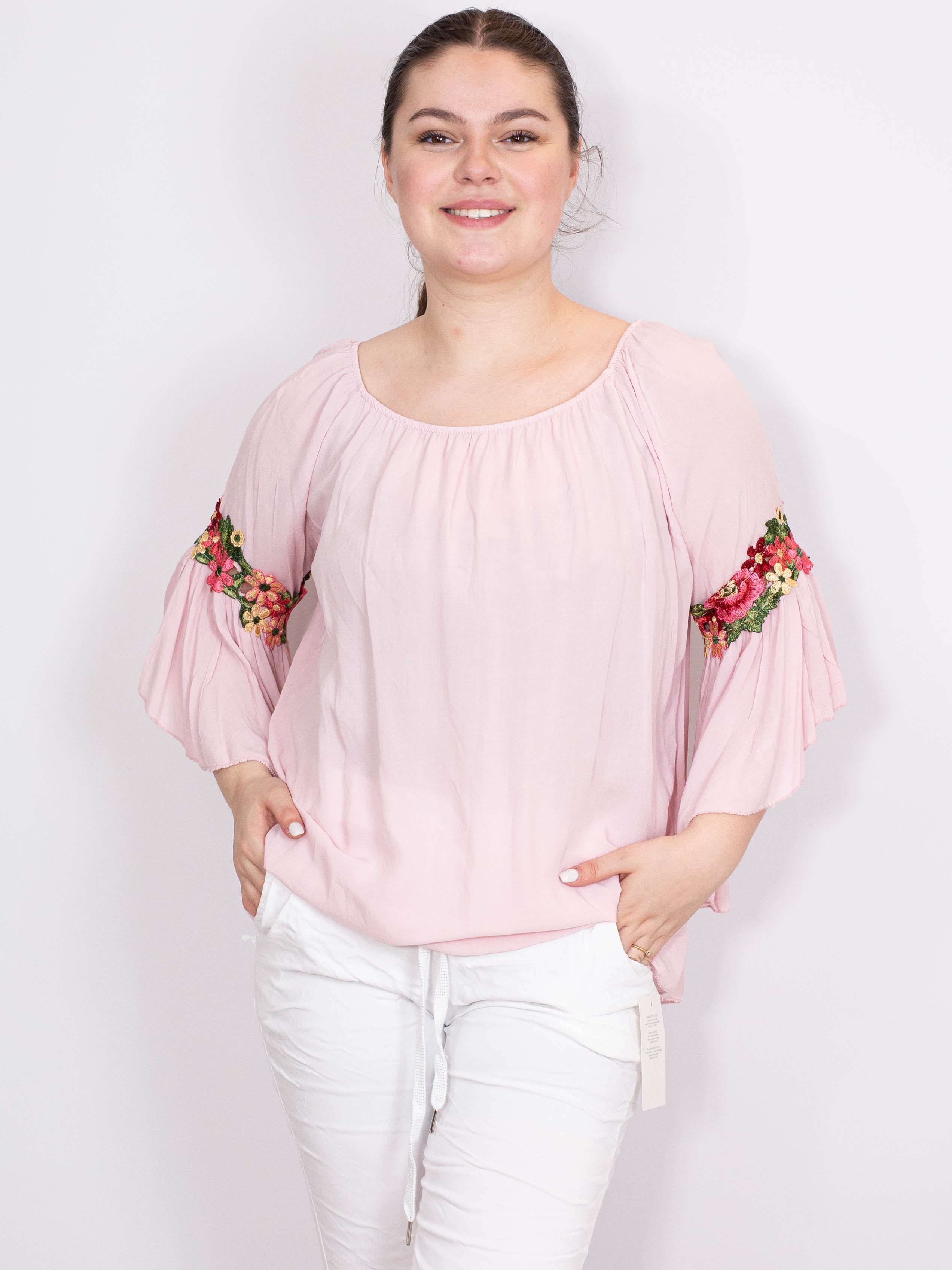 Bluse med blomster broderi - Brystmål 120cm