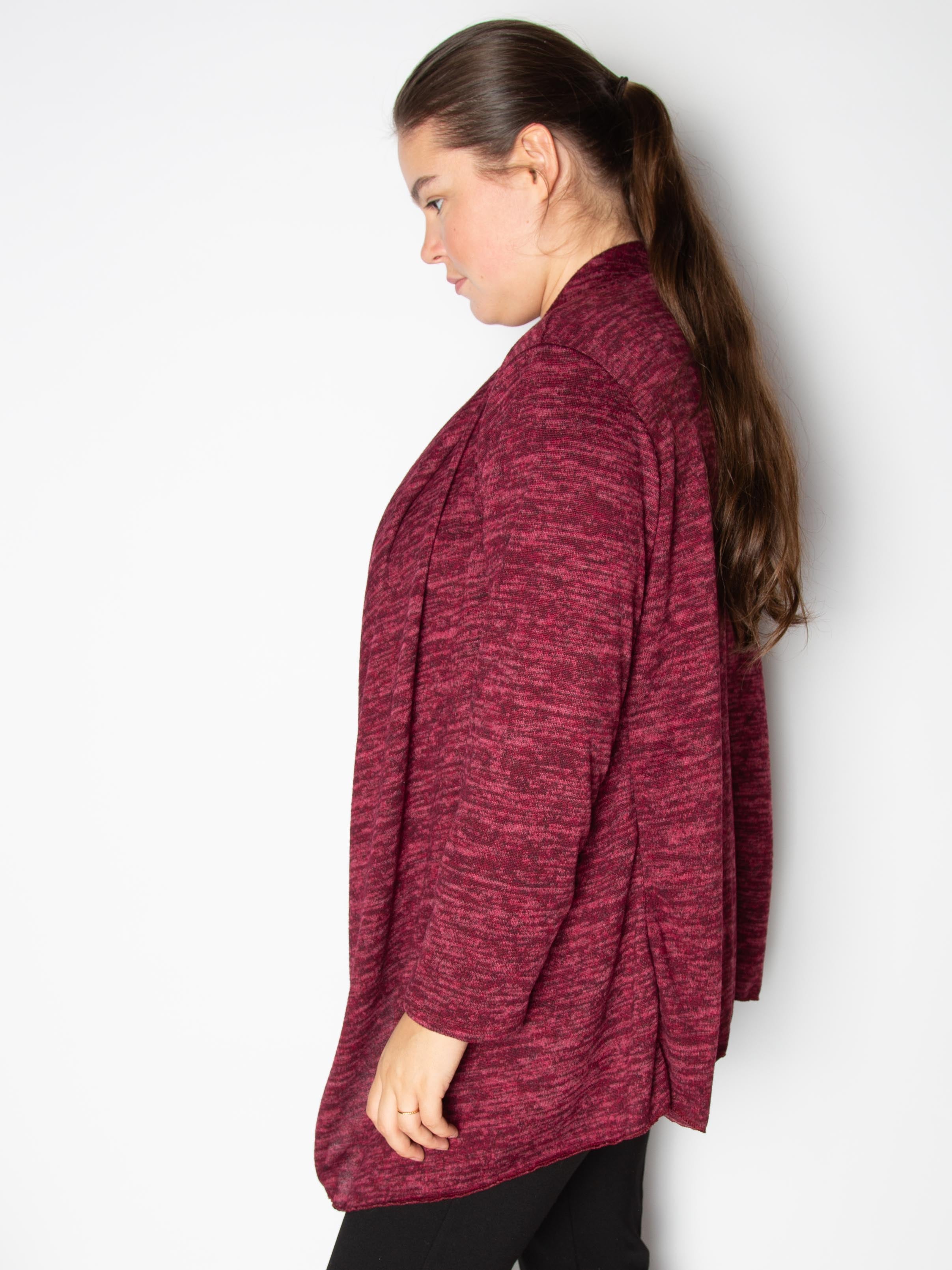 Blød strikcardigan med drapering - ITSEP24